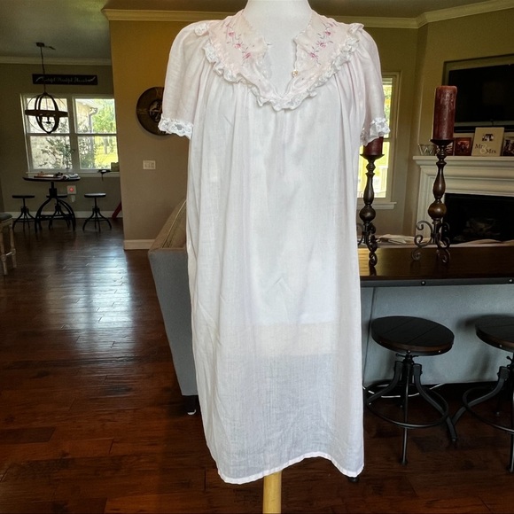 VTG Nightgown 60’s 70’s Sheer Light Pink Lace Trim Fits S or M - Picture 1 of 16